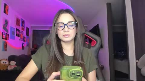 Snapshot of julidavila chatting on February 13, 2026, 1:12 am Jeimy Help me to reach 100 thumbs up online show from February 13, 2026, 1:12 am