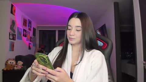 Snapshot of julidavila chatting on February 22, 2026, 2:02 am Jeimy Help me to reach 100 thumbs up online show from February 22, 2026, 2:02 am