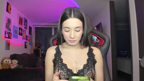 Snapshot of julidavila chatting on March 6, 2026, 12:07 am Jeimy Help me to reach 100 thumbs up online show from March 6, 2026, 12:07 am