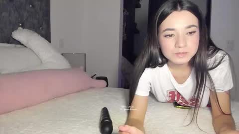 Snapshot of julidavila chatting on March 12, 2026, 12:06 am Jeimy Help me to reach 100 thumbs up online show from March 12, 2026, 12:06 am