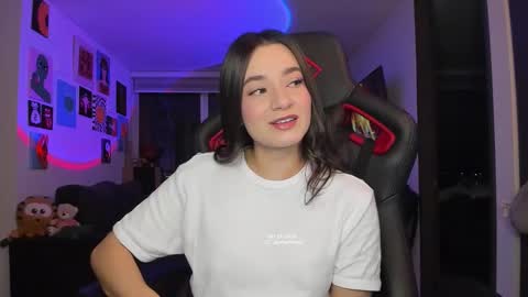 Snapshot of julidavila chatting on March 22, 2026, 1:42 am Jeimy Help me to reach 100 thumbs up online show from March 22, 2026, 1:42 am