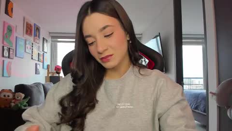 Snapshot of julidavila chatting on March 22, 2026, 10:24 pm Jeimy Help me to reach 100 thumbs up online show from March 22, 2026, 10:24 pm
