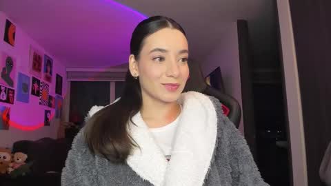 Snapshot of julidavila chatting on March 24, 2026, 1:43 am Jeimy Help me to reach 100 thumbs up online show from March 24, 2026, 1:43 am