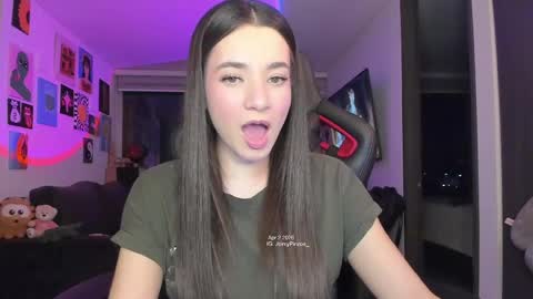 Snapshot of julidavila chatting on April 3, 2026, 12:30 am Jeimy Help me to reach 100 thumbs up online show from April 3, 2026, 12:30 am