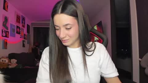 Snapshot of julidavila chatting on April 7, 2026, 1:28 am Jeimy Help me to reach 100 thumbs up online show from April 7, 2026, 1:28 am