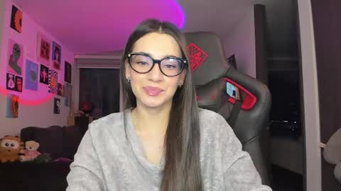 Snapshot of julidavila chatting on April 8, 2026, 1:05 am Jeimy Help me to reach 100 thumbs up online show from April 8, 2026, 1:05 am