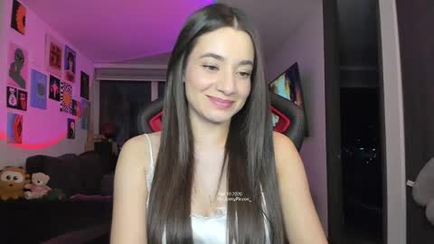 Snapshot of julidavila chatting on April 11, 2026, 1:43 am Jeimy Help me to reach 100 thumbs up online show from April 11, 2026, 1:43 am