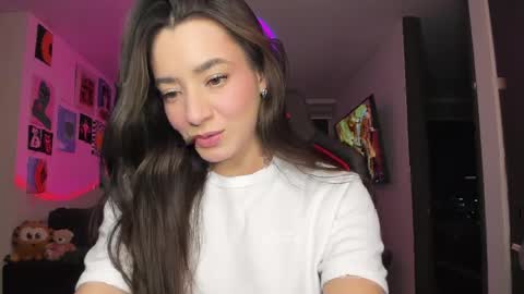 Snapshot of julidavila chatting on April 13, 2026, 12:05 am Jeimy Help me to reach 100 thumbs up online show from April 13, 2026, 12:05 am
