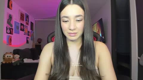 Snapshot of julidavila chatting on April 13, 2026, 11:10 pm Jeimy Help me to reach 100 thumbs up online show from April 13, 2026, 11:10 pm
