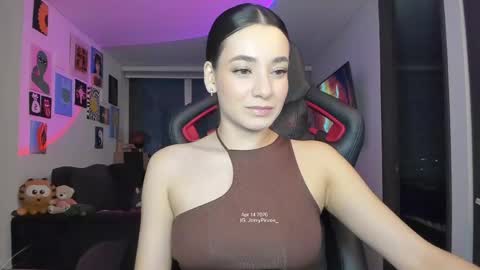 Snapshot of julidavila chatting on April 15, 2026, 12:28 am Jeimy Help me to reach 100 thumbs up online show from April 15, 2026, 12:28 am
