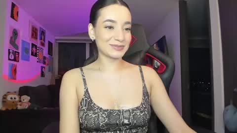 Snapshot of julidavila chatting on April 18, 2026, 12:25 am Jeimy Help me to reach 100 thumbs up online show from April 18, 2026, 12:25 am