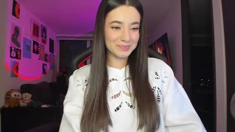 Snapshot of julidavila chatting on April 25, 2026, 12:57 am Jeimy Help me to reach 100 thumbs up online show from April 25, 2026, 12:57 am