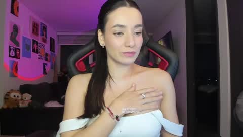 Snapshot of julidavila chatting on April 28, 2026, 1:59 am Jeimy Help me to reach 100 thumbs up online show from April 28, 2026, 1:59 am