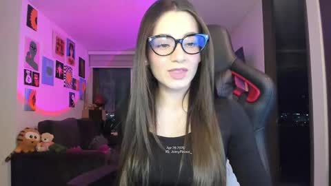 Snapshot of julidavila chatting on April 30, 2026, 12:39 am Jeimy Help me to reach 100 thumbs up online show from April 30, 2026, 12:39 am