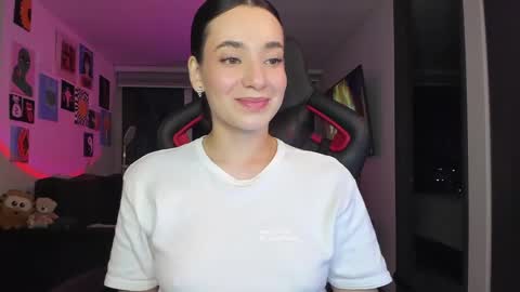Snapshot of julidavila chatting on May 17, 2026, 1:25 am Jeimy Help me to reach 100 thumbs up online show from May 17, 2026, 1:25 am
