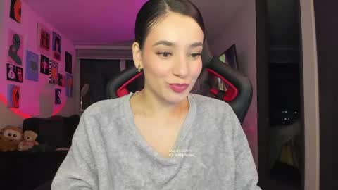 Snapshot of julidavila chatting on May 19, 2026, 12:38 am Jeimy Help me to reach 100 thumbs up online show from May 19, 2026, 12:38 am