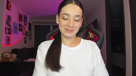 Snapshot of julidavila chatting on May 25, 2026, 1:11 am Jeimy Help me to reach 100 thumbs up online show from May 25, 2026, 1:11 am