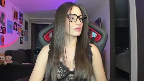 Snapshot of julidavila chatting on June 11, 2026, 12:08 am Jeimy Help me to reach 100 thumbs up online show from June 11, 2026, 12:08 am