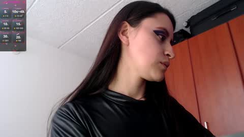 Snapshot of julie_autmn_ chatting on January 31, 2025, 5:32 pm yules online show from January 31, 2025, 5:32 pm