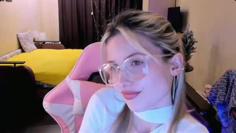 Julie online show from December 4, 2025, 2:04 pm