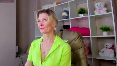 Julie Lucasss online show from March 5, 2026, 12:39 am