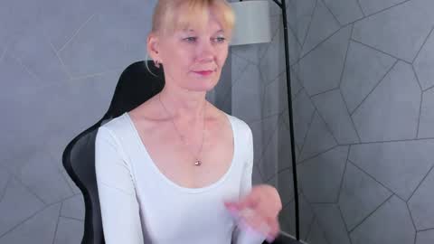 Julie Lucasss online show from May 13, 2026, 12:19 am