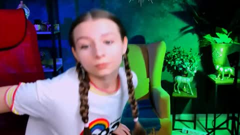 Snapshot of juliedaniel chatting on October 20, 2025, 9:43 am juliedaniel online show from October 20, 2025, 9:43 am