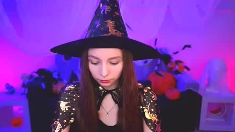 Snapshot of juliedaniel chatting on October 27, 2025, 5:22 am juliedaniel online show from October 27, 2025, 5:22 am