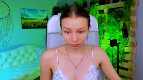 Snapshot of juliedaniel chatting on November 25, 2025, 8:14 am juliedaniel online show from November 25, 2025, 8:14 am