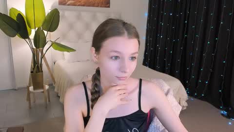 Snapshot of juliedaniel chatting on April 28, 2026, 4:17 am juliedaniel online show from April 28, 2026, 4:17 am
