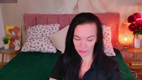 Snapshot of juliehill chatting on February 5, 2026, 7:35 am juliehill online show from February 5, 2026, 7:35 am