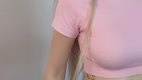 Julia online show from March 4, 2025, 1:59 pm