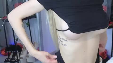 Julia online show from March 10, 2025, 4:03 pm