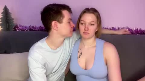 Snapshot of julielourens chatting on December 21, 2025, 8:10 am Julie and Thomas online show from December 21, 2025, 8:10 am