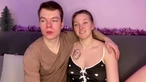 Snapshot of julielourens chatting on December 22, 2025, 8:00 am Julie and Thomas online show from December 22, 2025, 8:00 am