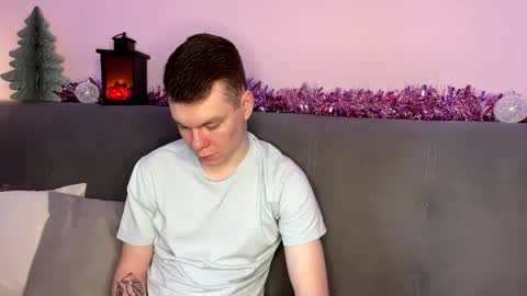 Snapshot of julielourens chatting on January 7, 2026, 8:06 am Julie and Thomas online show from January 7, 2026, 8:06 am