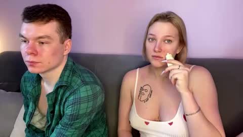 Snapshot of julielourens chatting on January 16, 2026, 7:23 am Julie and Thomas online show from January 16, 2026, 7:23 am