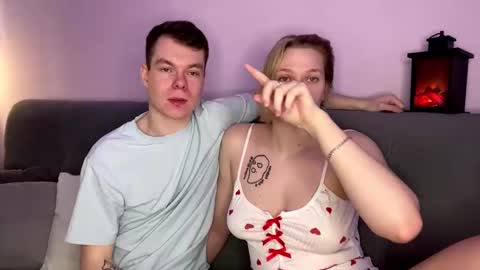 Snapshot of julielourens chatting on January 19, 2026, 7:23 am Julie and Thomas online show from January 19, 2026, 7:23 am