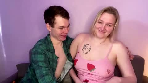 Snapshot of julielourens chatting on February 22, 2026, 7:08 am Julie and Thomas online show from February 22, 2026, 7:08 am