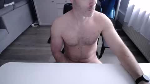 Snapshot of julienneedyou chatting on January 9, 2026, 9:56 am julienneedyou online show from January 9, 2026, 9:56 am