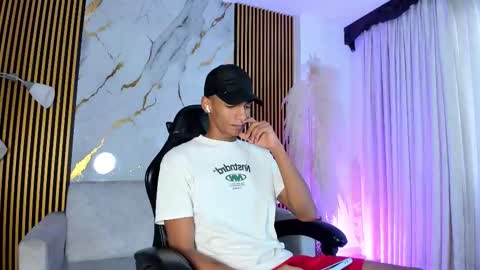 Julien online show from December 2, 2025, 11:59 am