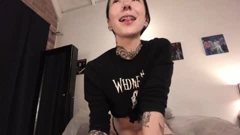 juliet_sourire online show from February 18, 2025, 1:32 am