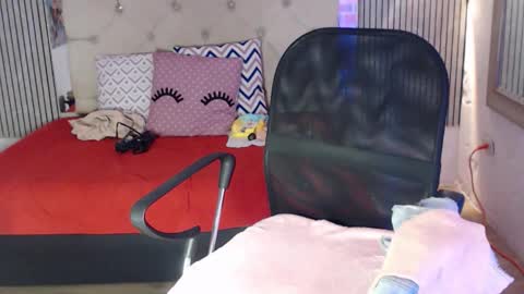 julieta__fox_ online show from March 11, 2026, 3:23 am