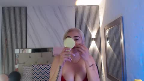 julieta__fox_ online show from May 20, 2026, 12:22 pm