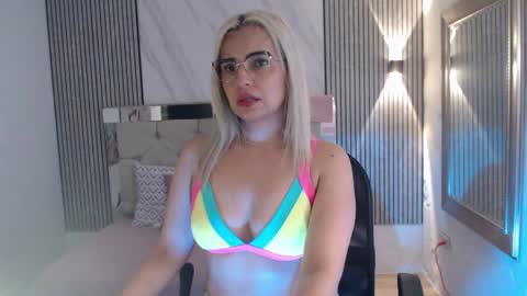 Snapshot of julieta__fox_ chatting on July 23, 2026, 3:15 am julieta__fox_ online show from July 23, 2026, 3:15 am