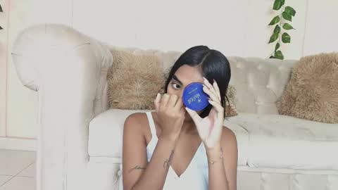 Snapshot of julieta_aguilar chatting on November 23, 2025, 7:02 pm Juli online show from November 23, 2025, 7:02 pm