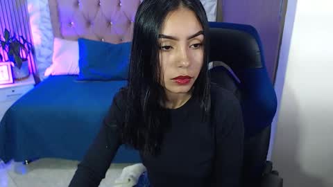 julieta_fn online show from November 22, 2025, 1:43 pm