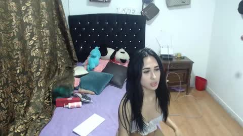 Snapshot of julieta_jonez_ chatting on December 2, 2024, 2:20 am Julieta. online show from December 2, 2024, 2:20 am