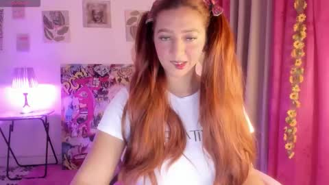 Snapshot of julietacollinss chatting on June 6, 2026, 3:17 pm Julieta online show from June 6, 2026, 3:17 pm