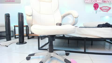 Snapshot of julietha_taylor chatting on January 23, 2025, 5:13 am Julietha online show from January 23, 2025, 5:13 am